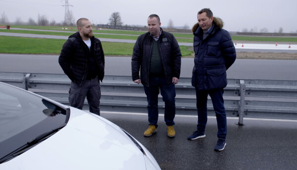 Patrol powracający i Lambo na torze